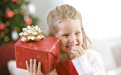Что подарить ребенку на Новый год и Рождество, если нет денег?
